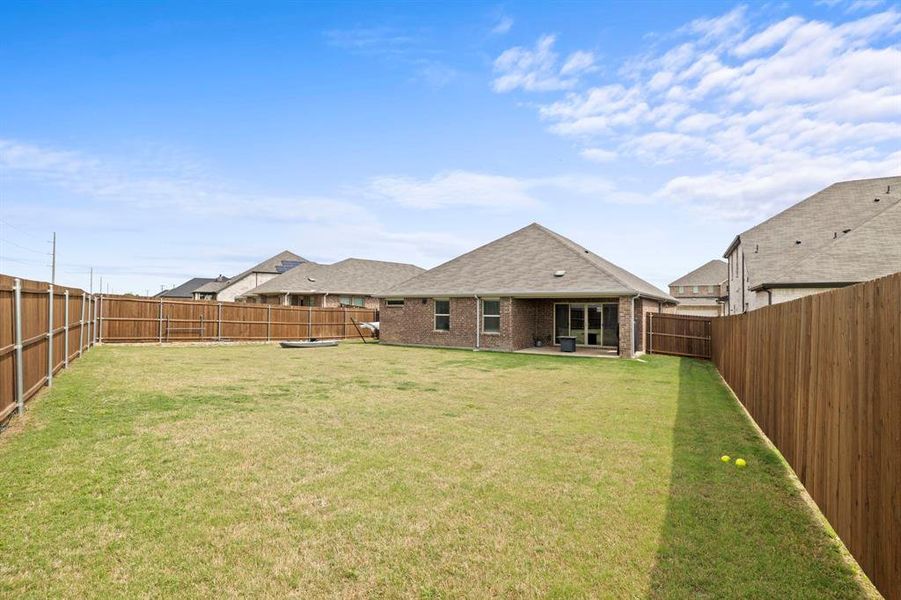 Exterior details and patio area of a home in Stonehaven, Seagoville (Image 26).