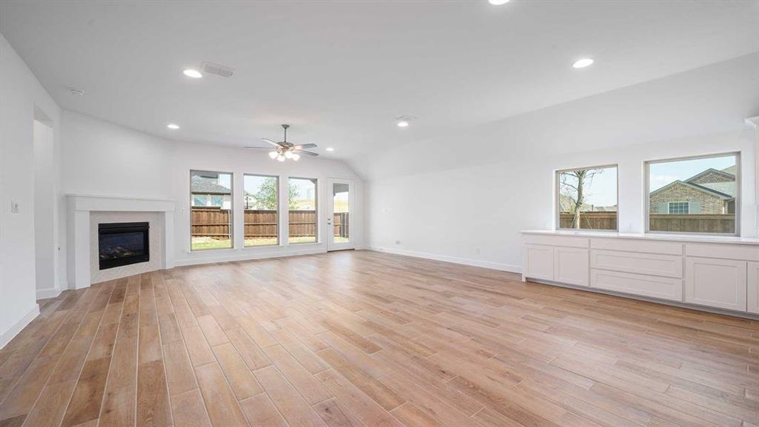 Spacious, unfurnished interior of a new home in Reunion 50', Rhome (Image 7). Spacious, unfurnished interior of a new home in Reunion 50', Rhome (Image 7).