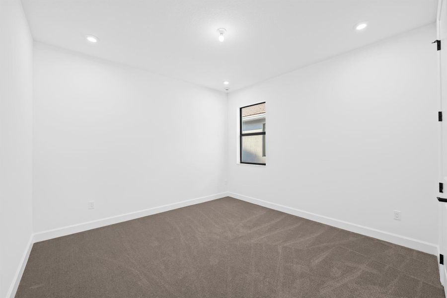 Spacious, unfurnished interior of a new home in Sienna, Pembroke Pines (Image 15).