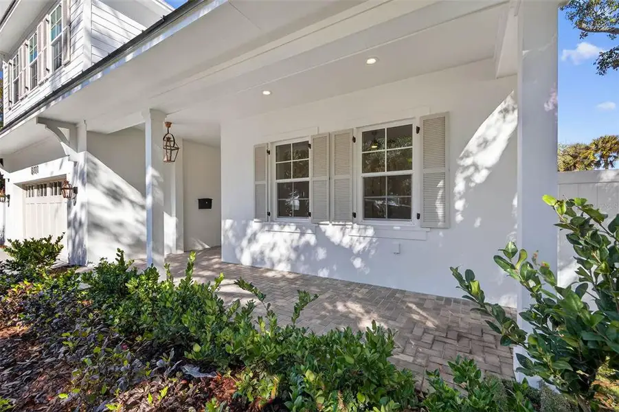 Exterior details and patio area of a home in , St. Petersburg (Image 3).