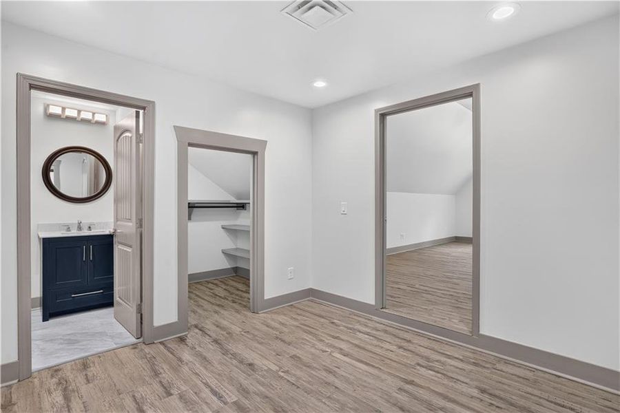 Spacious, unfurnished interior of a new home in , Buckhead (Image 25). Spacious, unfurnished interior of a new home in , Buckhead (Image 25).