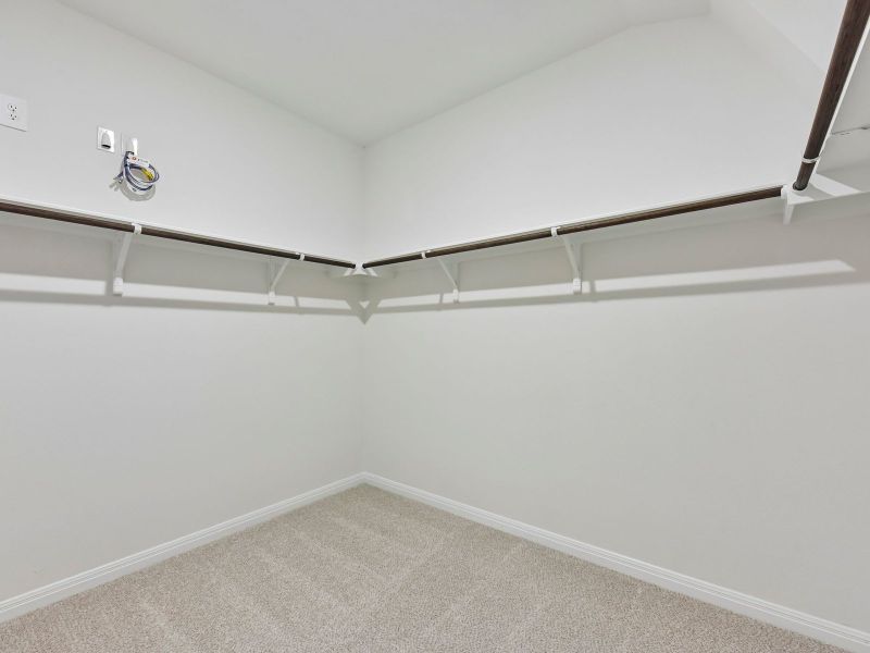 Spacious, unfurnished interior of a new home in Butler Farms - Reserve Collection, Liberty Hill (Image 10).