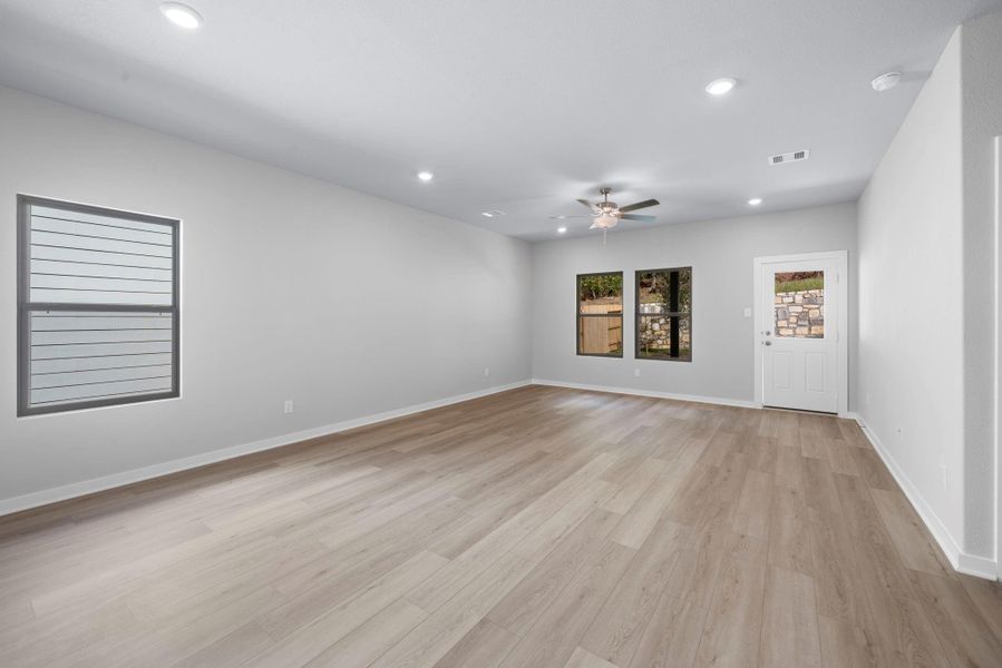 Spacious, unfurnished interior of a new home in Westridge Cove, Conroe (Image 14).