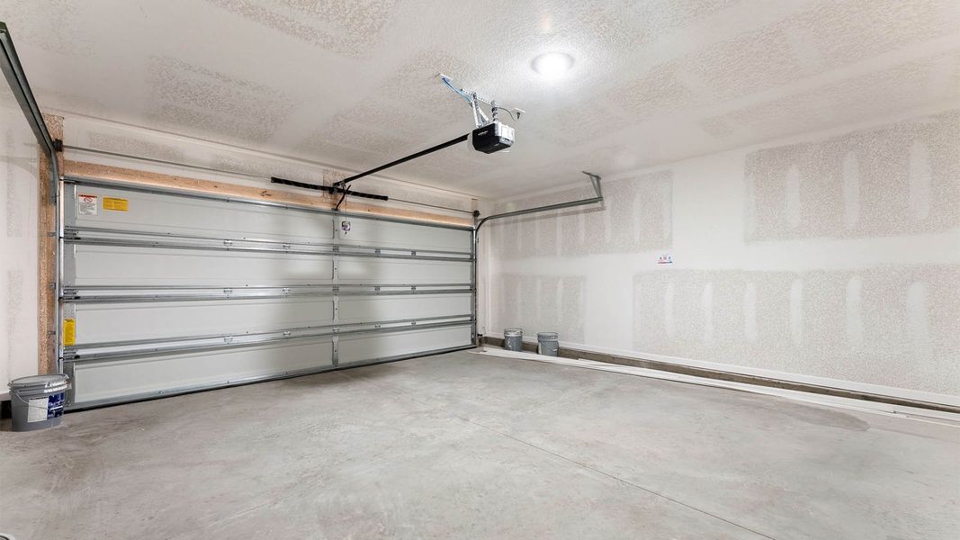 Spacious, unfurnished interior of a new home in Titus Park, Panama City (Image 35).