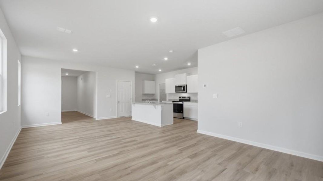 Spacious, unfurnished interior of a new home in Northberry, Rome (Image 18).
