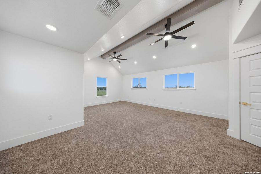 Spacious, unfurnished interior of a new home in , Floresville (Image 18).