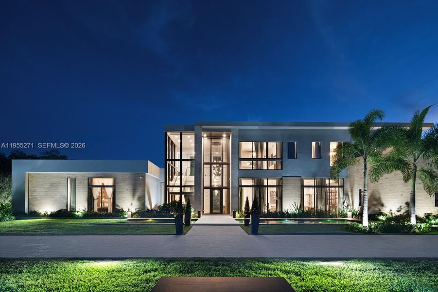 Condo located in Pinecrest, FL showcasing its design and architecture (Image 4).