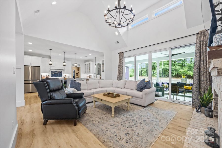 Living room/open floor plan /vaulted ceiling