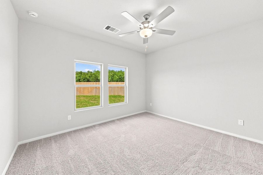 Spacious, unfurnished interior of a new home in Laurel Landing, Alvin (Image 16).