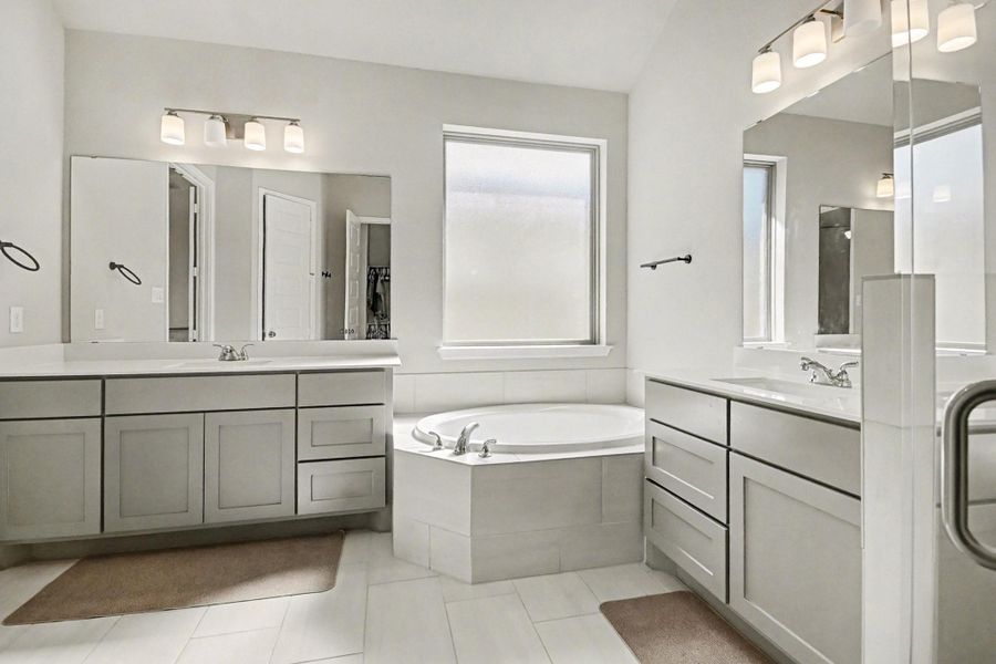 Furnished interior view inside a new home in Riceland 50', Mont Belvieu (Image 9). Furnished interior view inside a new home in Riceland 50', Mont Belvieu (Image 9).