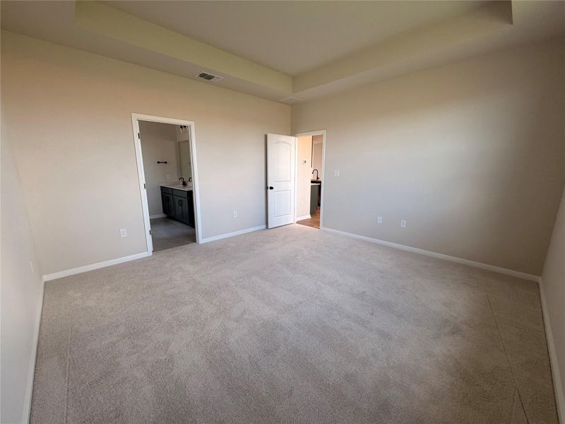 Spacious, unfurnished interior of a new home in The Colony, Bastrop (Image 9).