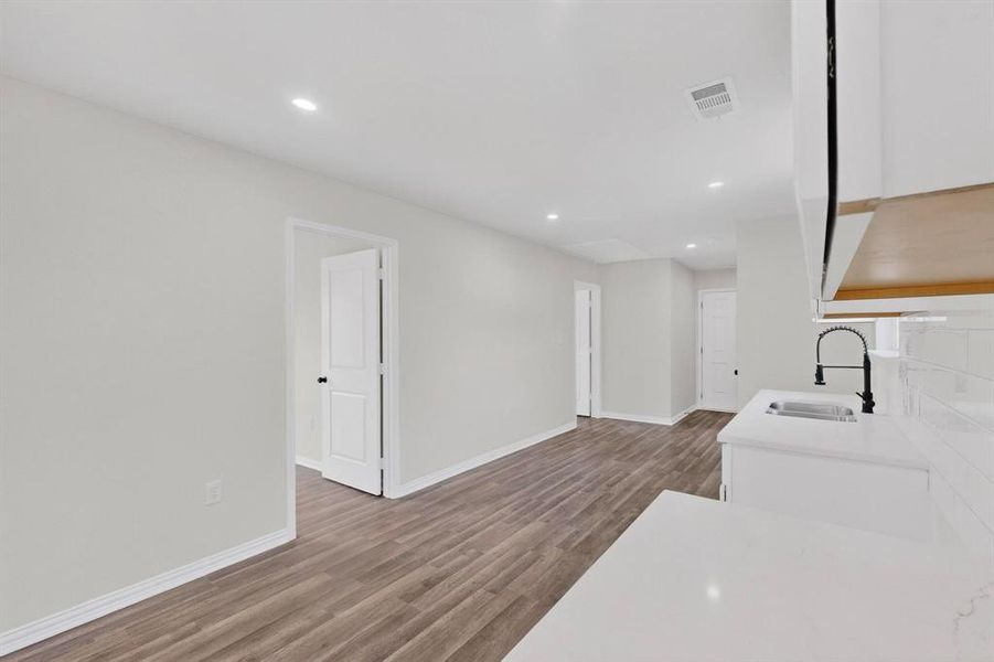 Spacious, unfurnished interior of a new home in , Dallas (Image 35).