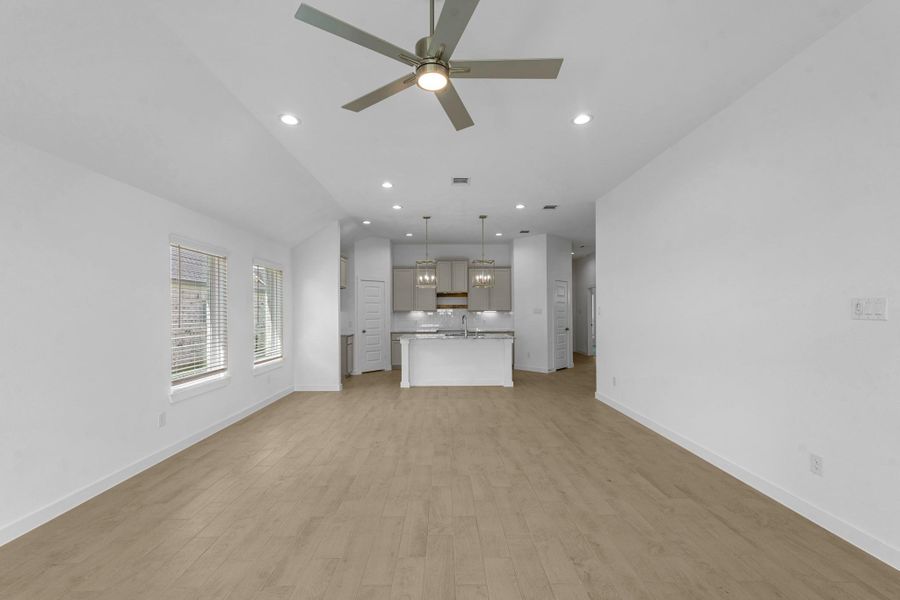 Spacious, unfurnished interior of a new home in Huntington Place, Rosharon (Image 14). Spacious, unfurnished interior of a new home in Huntington Place, Rosharon (Image 14).