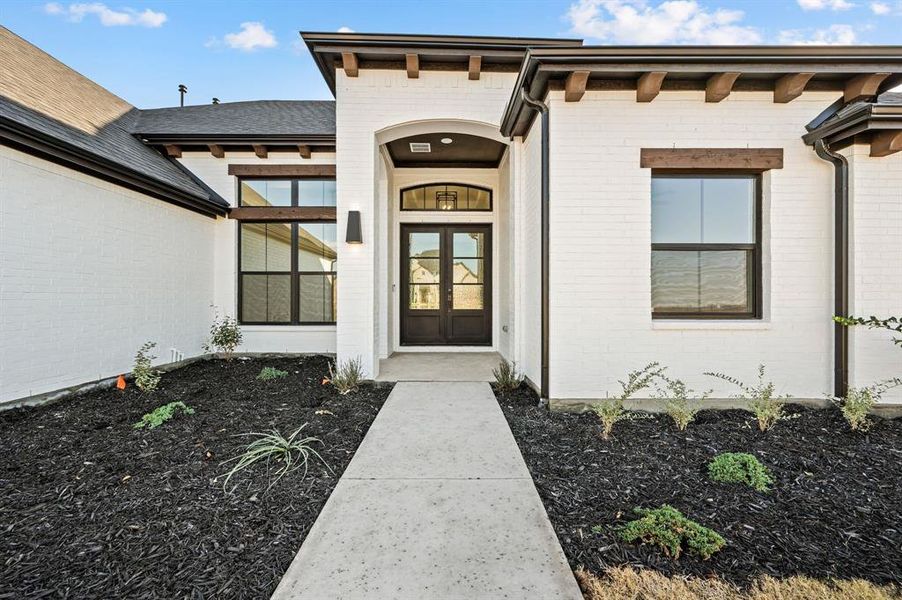 Exterior details and patio area of a home in NorthGlen, Haslet (Image 4).