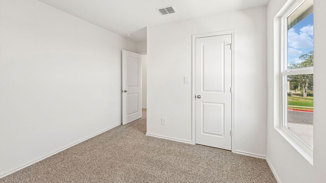 Spacious, unfurnished interior of a new home in Valverde, Bastrop (Image 31).