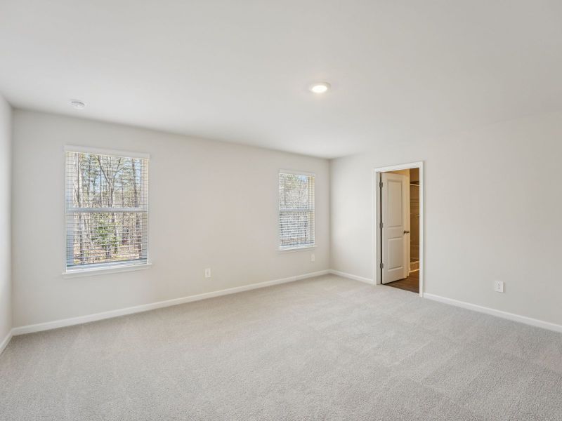 Spacious, unfurnished interior of a new home in Ivey Township, Dallas (Image 17).