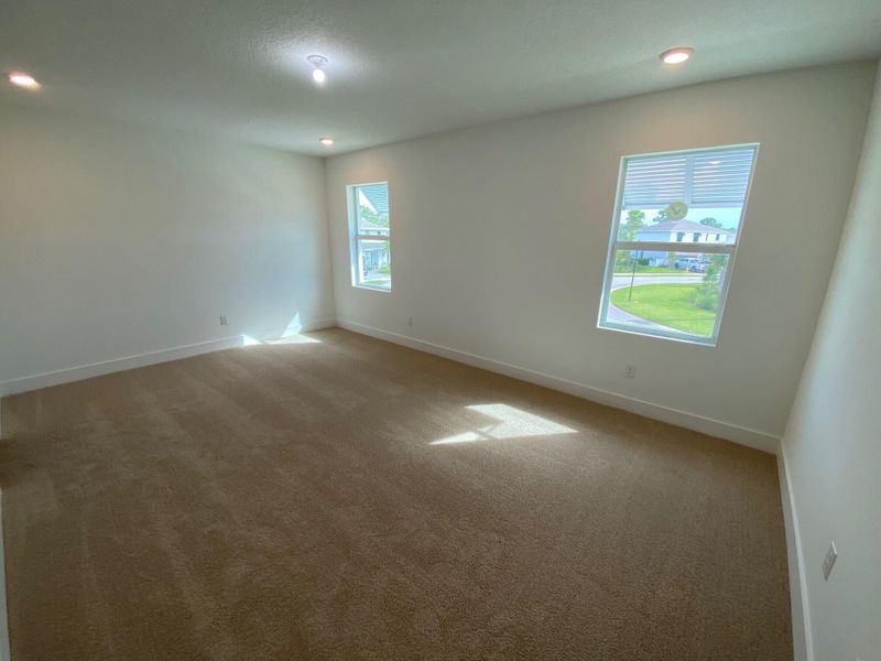 Spacious, unfurnished interior of a new home in Preserves at Park Trace, Stuart (Image 12).