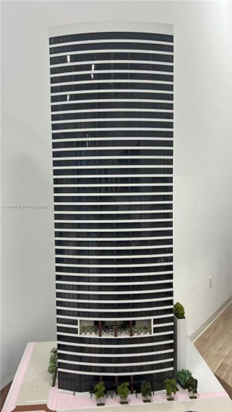Condo located in Miami, FL showcasing its design and architecture (Image 26).