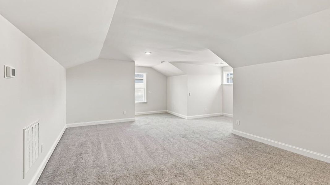 Spacious, unfurnished interior of a new home in Shadowood, Seneca (Image 30).