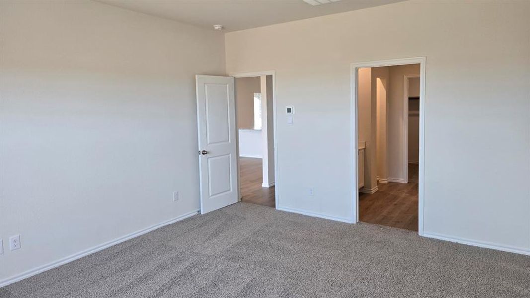 Spacious, unfurnished interior of a new home in Hanolley Hills, Sherman (Image 10).