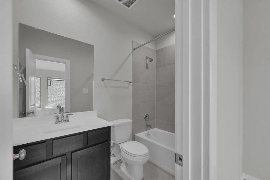 Furnished interior view inside a new home in Lago Mar  50'  &  55', Texas City (Image 10).