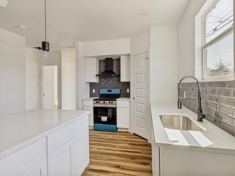 Furnished interior view inside a new home in , Dallas (Image 6).