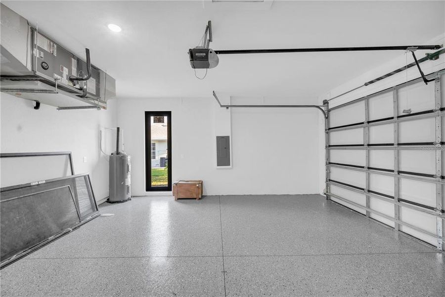 Spacious, unfurnished interior of a new home in , Punta Gorda (Image 15).