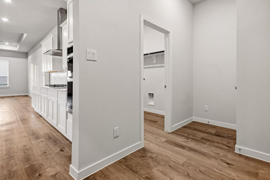 Spacious, unfurnished interior of a new home in Sunterra Lakes, Brookshire (Image 13).