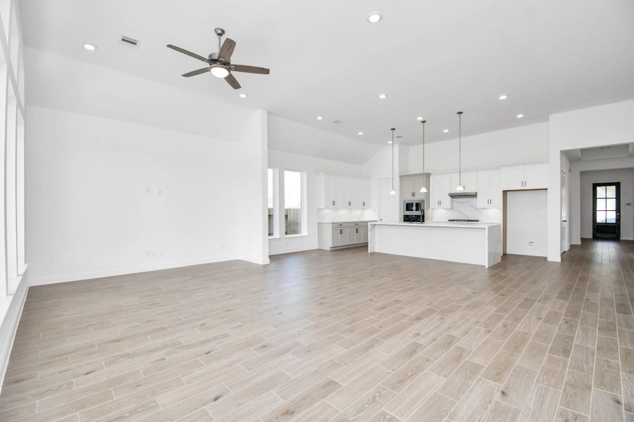 Spacious, unfurnished interior of a new home in Arabella on the Prairie: Heritage Collection, Booth (Image 7).