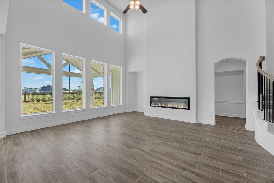 Spacious, unfurnished interior of a new home in Fulshear Lakes, Fulshear (Image 12). Spacious, unfurnished interior of a new home in Fulshear Lakes, Fulshear (Image 12).
