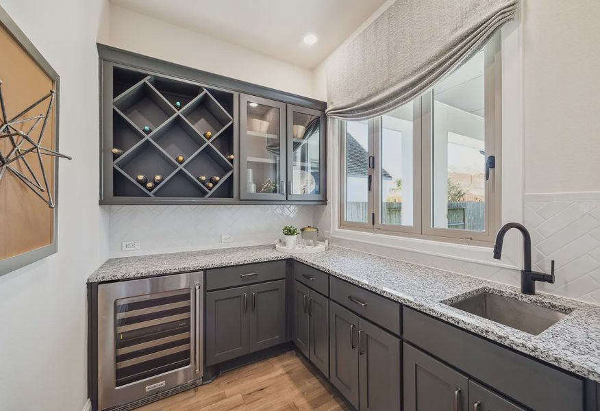 Plan 5051 Bar - Staged - 8 of 26