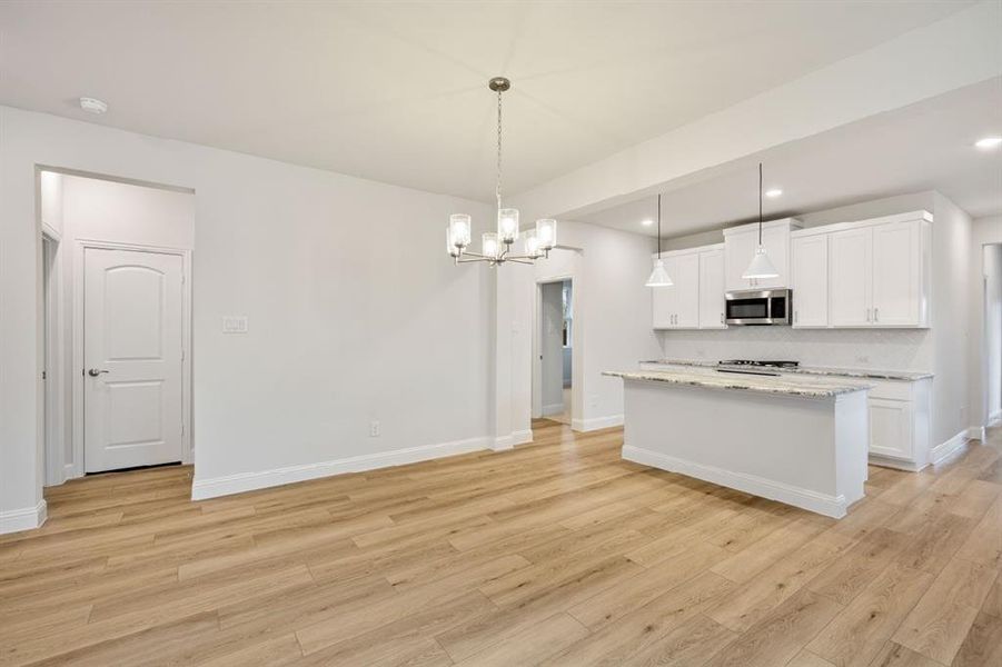 Spacious, unfurnished interior of a new home in Creekside, Royse City (Image 18).