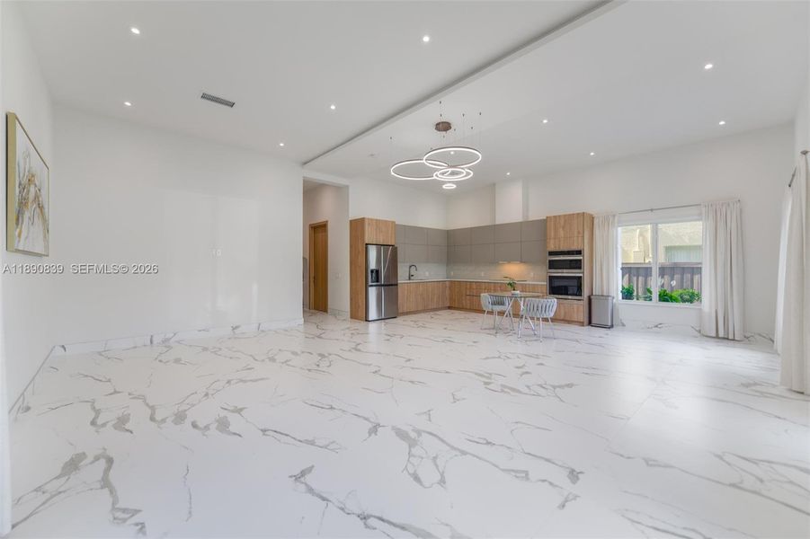 Spacious, unfurnished interior of a new home in , Hallandale Beach (Image 15).