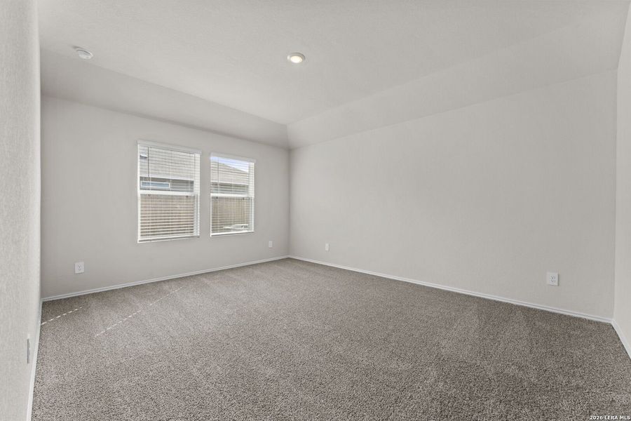 Spacious, unfurnished interior of a new home in Navarro Fields, Seguin (Image 10).