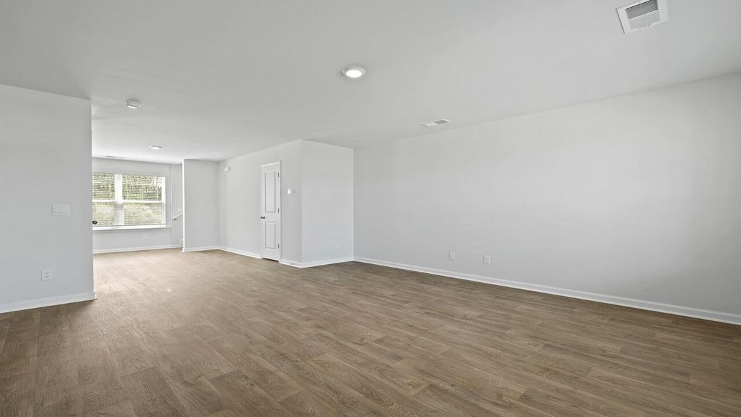 Spacious, unfurnished interior of a new home in Sheep Island, Summerville (Image 12).