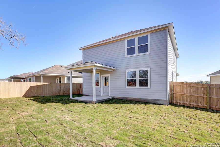 Exterior details and patio area of a home in Mesa Vista, San Antonio (Image 21).