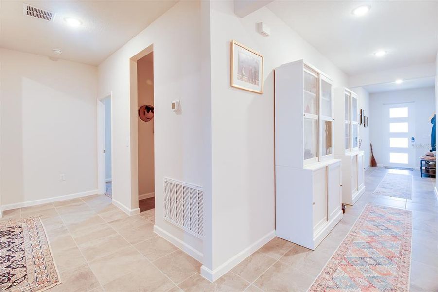 Spacious, unfurnished interior of a new home in , Palm Bay (Image 22).