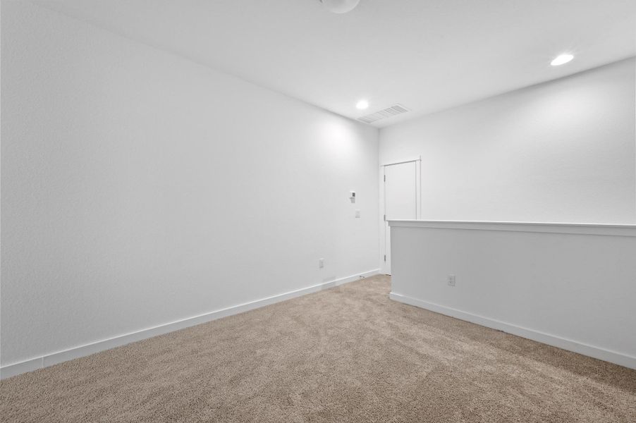 Spacious, unfurnished interior of a new home in , Buda (Image 15).