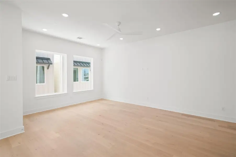 Spacious, unfurnished interior of a new home in , Houston (Image 34).