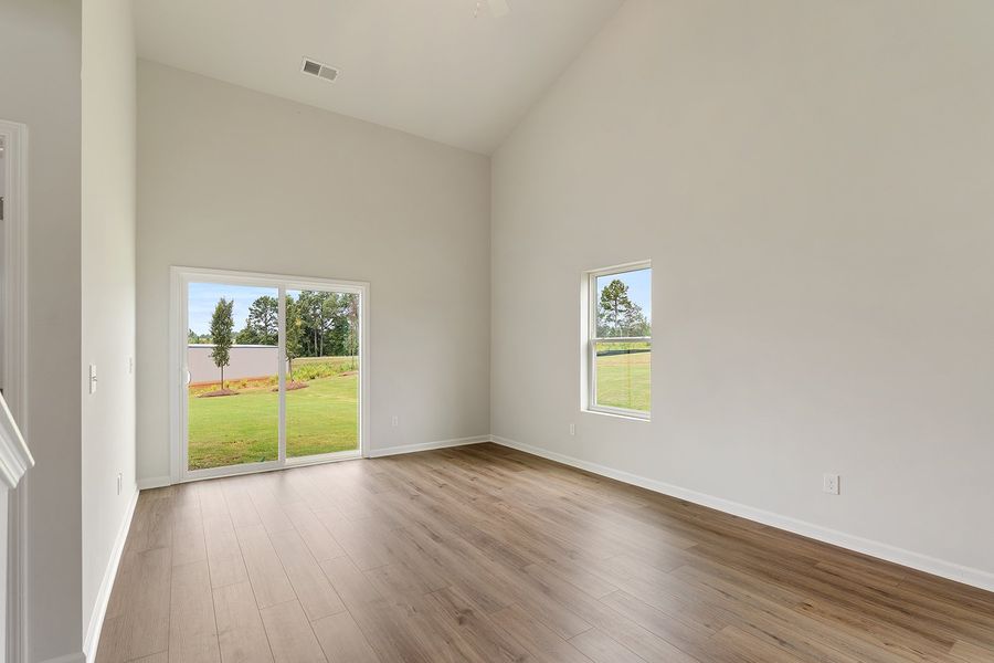 Spacious, unfurnished interior of a new home in Tucker Ridge, Pendleton (Image 14).