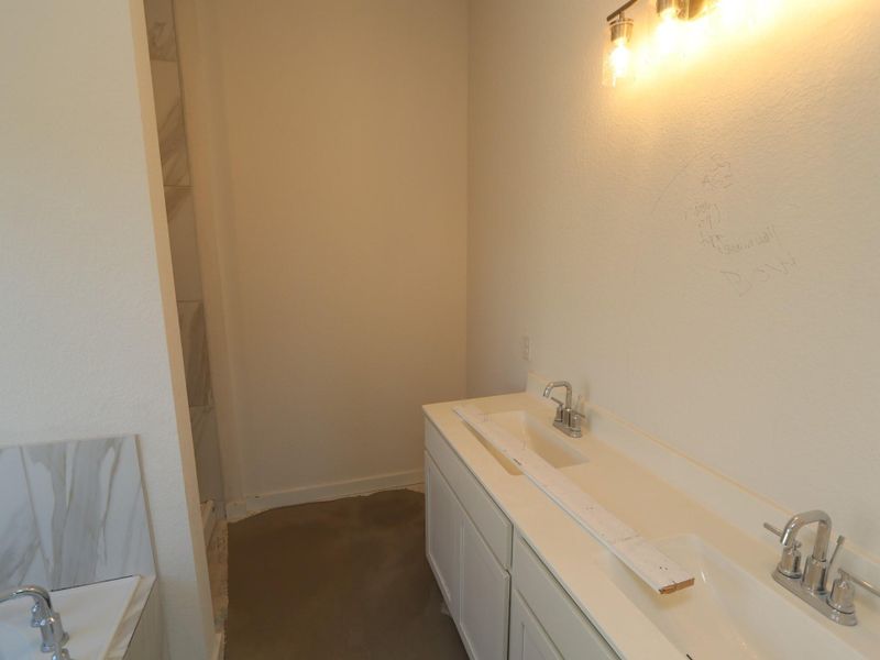 Furnished interior view inside a new home in Miller's Pond, Rosenberg (Image 7).