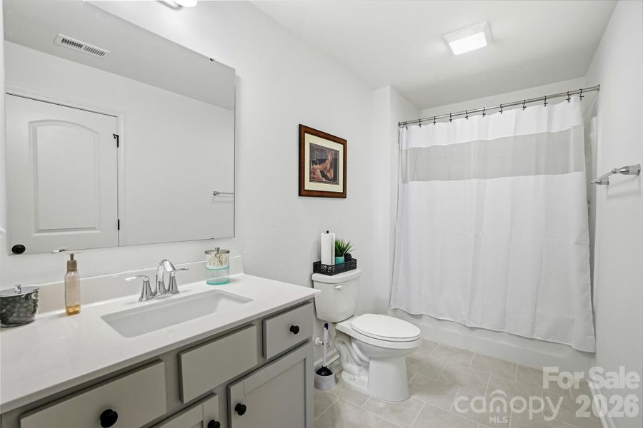 Furnished interior view inside a new home in Edgewater Lakeview On Your Lot, Lancaster (Image 5). Furnished interior view inside a new home in Edgewater Lakeview On Your Lot, Lancaster (Image 5).