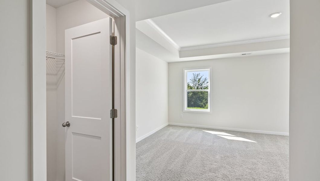 Spacious, unfurnished interior of a new home in Oak Grove Hill, Huntersville (Image 34).