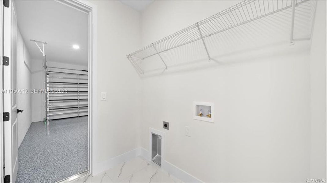 Spacious, unfurnished interior of a new home in , Lehigh Acres (Image 19).