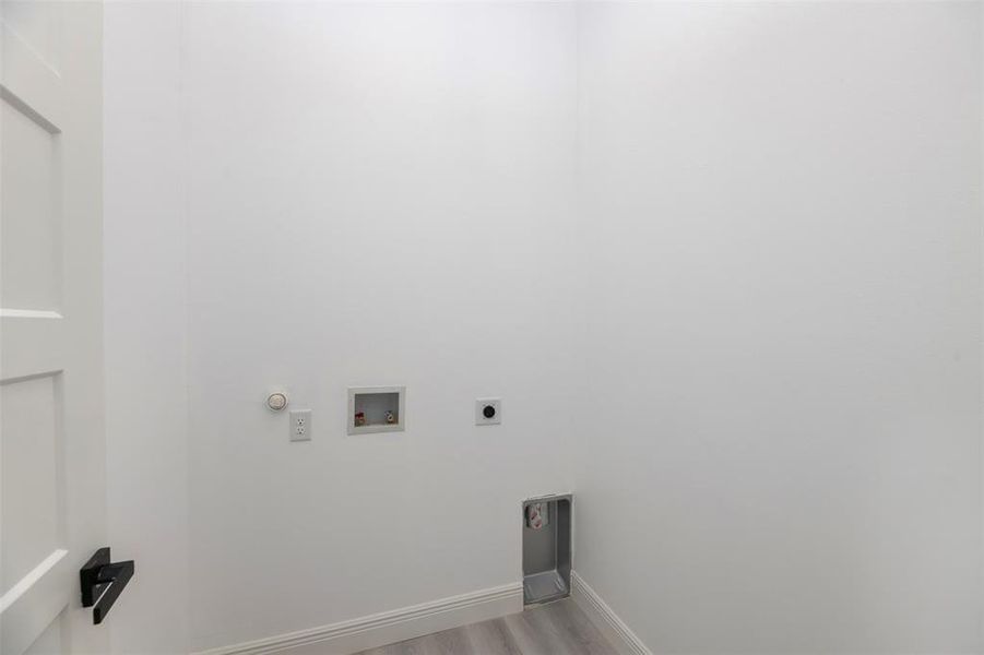 Spacious, unfurnished interior of a new home in , Dallas (Image 27).