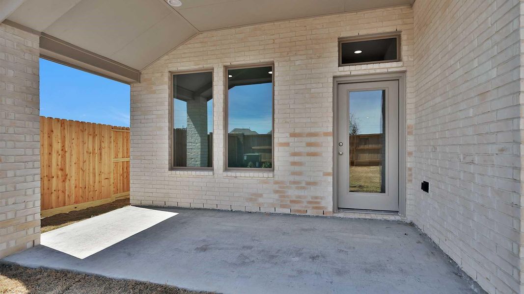 Exterior details and patio area of a home in Candela, Richmond (Image 3).