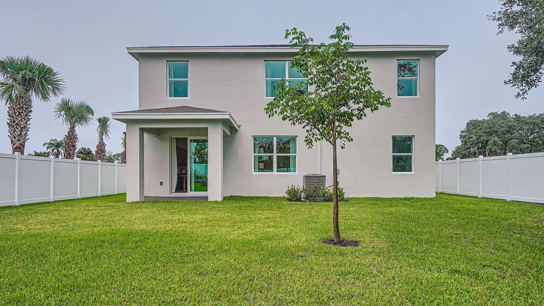 Exterior details and patio area of a home in Twin Oaks, Stuart (Image 21).