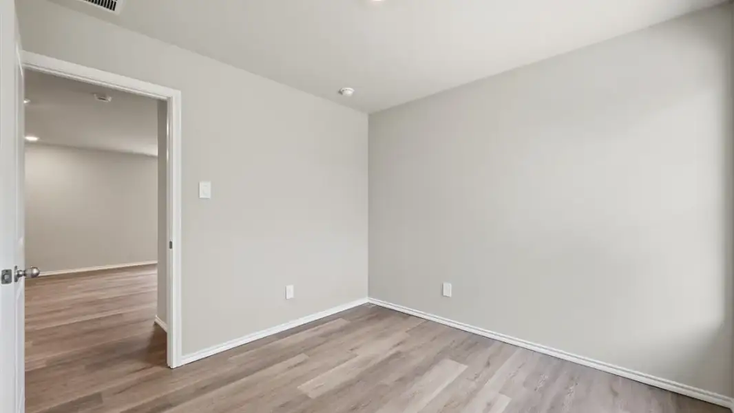 Spacious, unfurnished interior of a new home in The Canyons, Keene (Image 30).