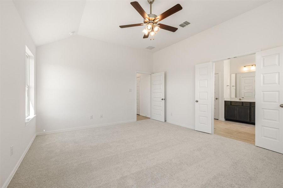Spacious, unfurnished interior of a new home in River Ranch, Dayton (Image 32).