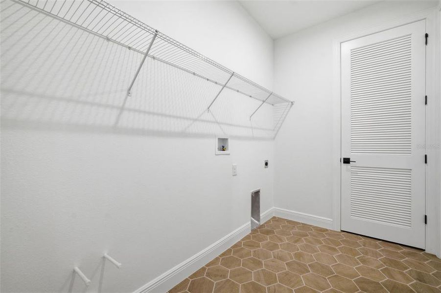 Spacious, unfurnished interior of a new home in North River Ranch, Parrish (Image 43).